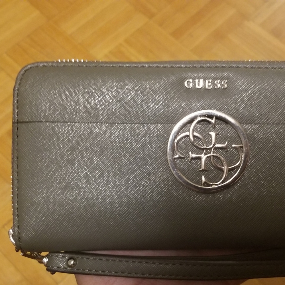 GUESS Kamryn Zip Around Wallet